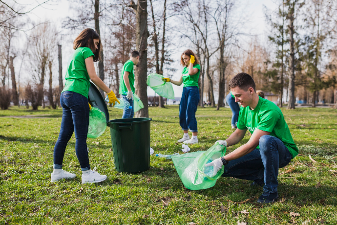 En SAHEZCO promovemos la sostenibilidad y el cuidado del medio ambiente a través de programas de reforestación, reciclaje, educación ambiental, energías limpias y protección del agua. Desarrollamos proyectos ecológicos, jornadas comunitarias y campañas de concienciación que impulsan un futuro más verde y responsable en República Dominicana.